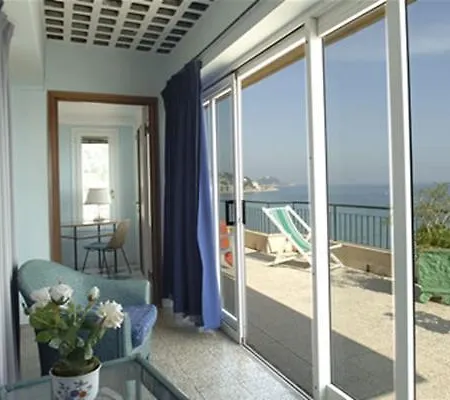Flora Hotel 3*