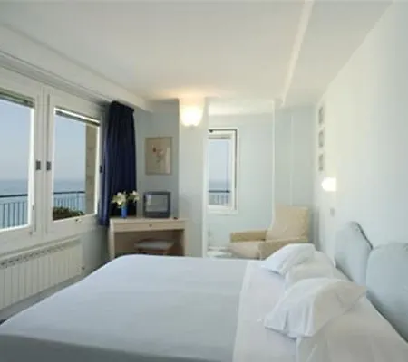 Flora 3* Alassio