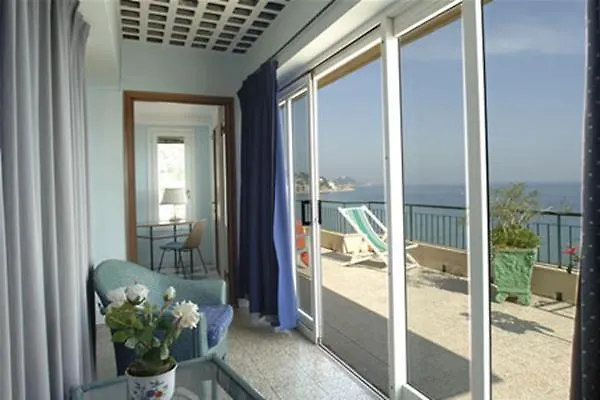 Flora Hotel 3*