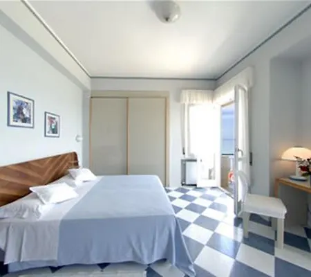 Ξενοδοχείο Flora Αλάσιο